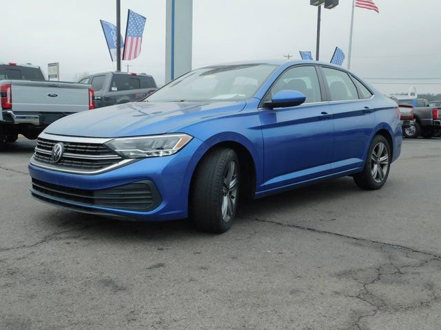 Used 2024 Volkswagen Jetta SE image 4