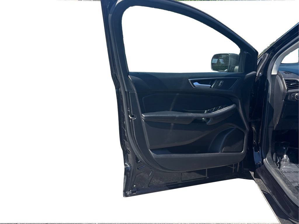 Used 2020 Ford Edge SE FWD image 18