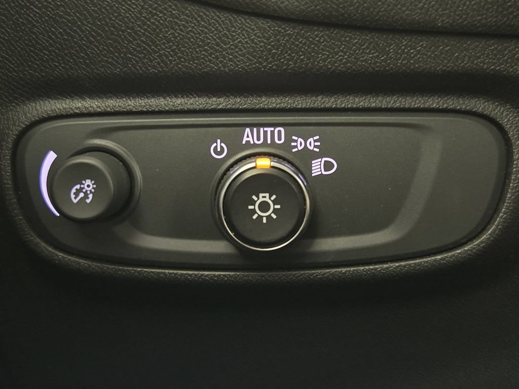 Used 2022 Chevrolet Equinox LS w/ LS Convenience Package FWD image 22