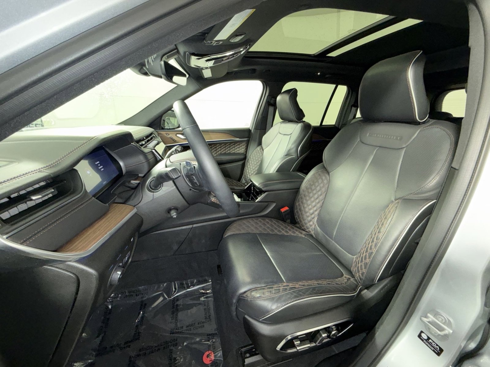 Used 2023 Jeep Grand Cherokee Summit image 13