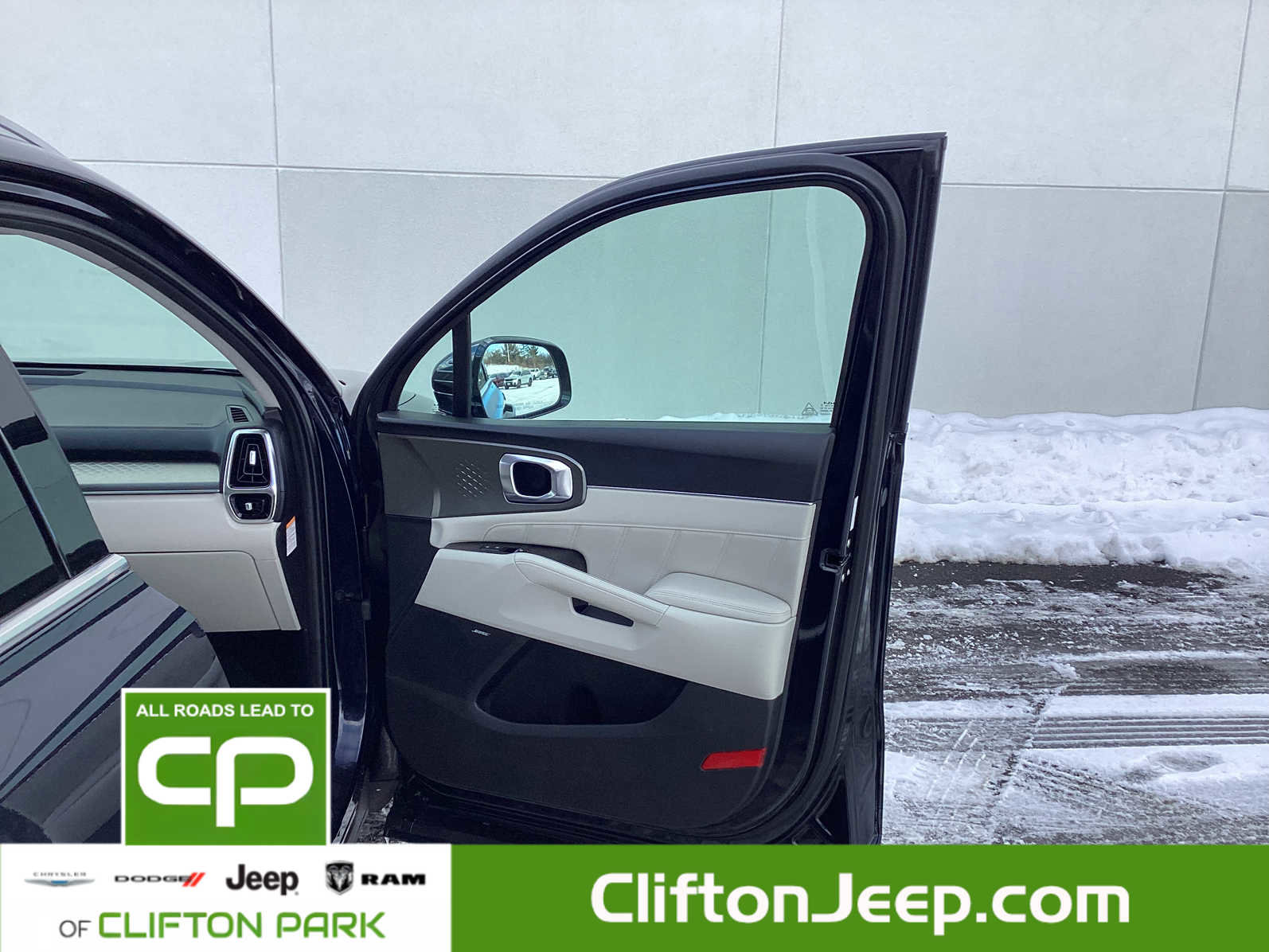 Used 2023 Kia Sorento SX Prestige image 18