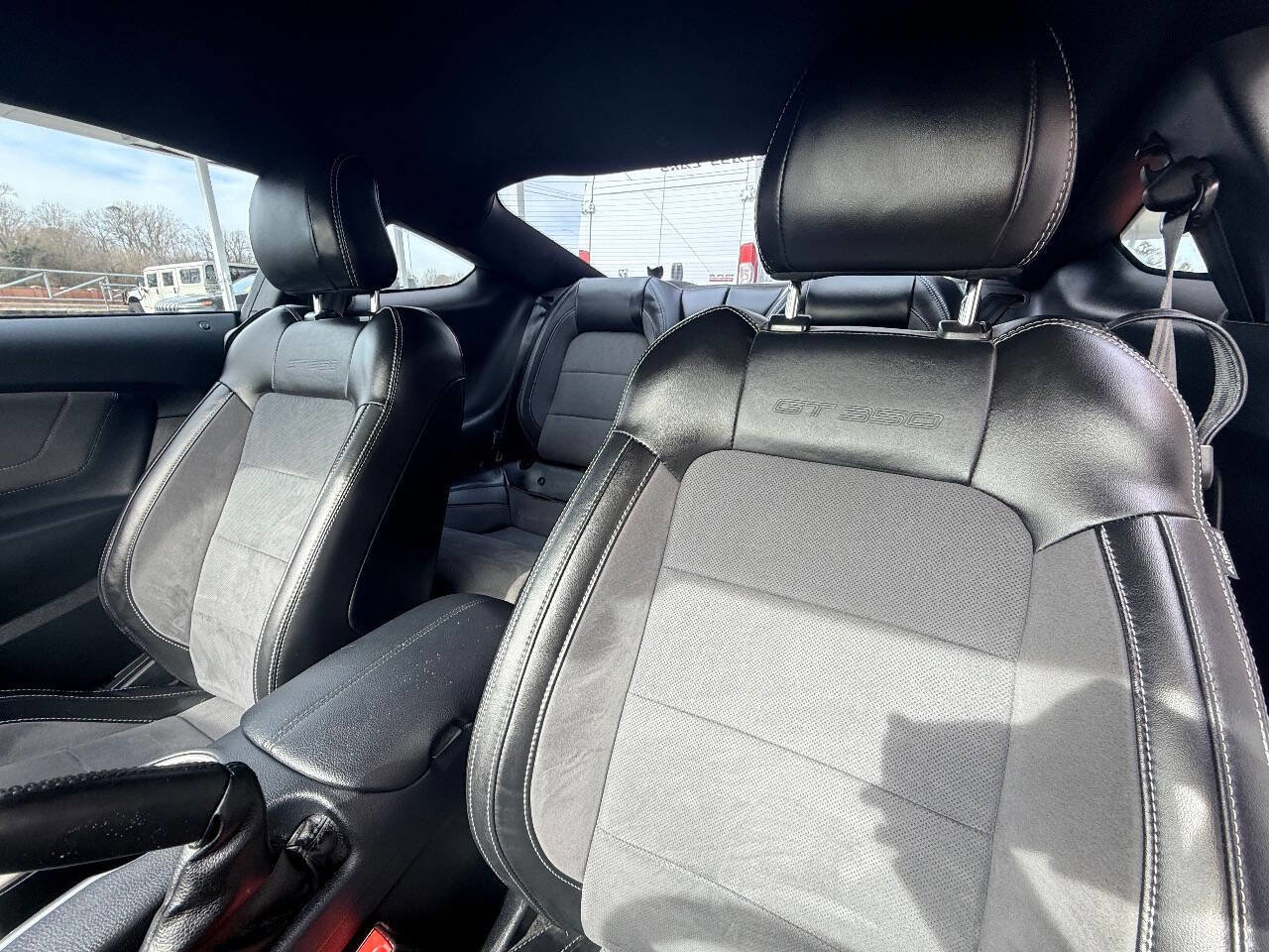 Used 2020 Ford Mustang Shelby GT350 w/ Technology Package image 31