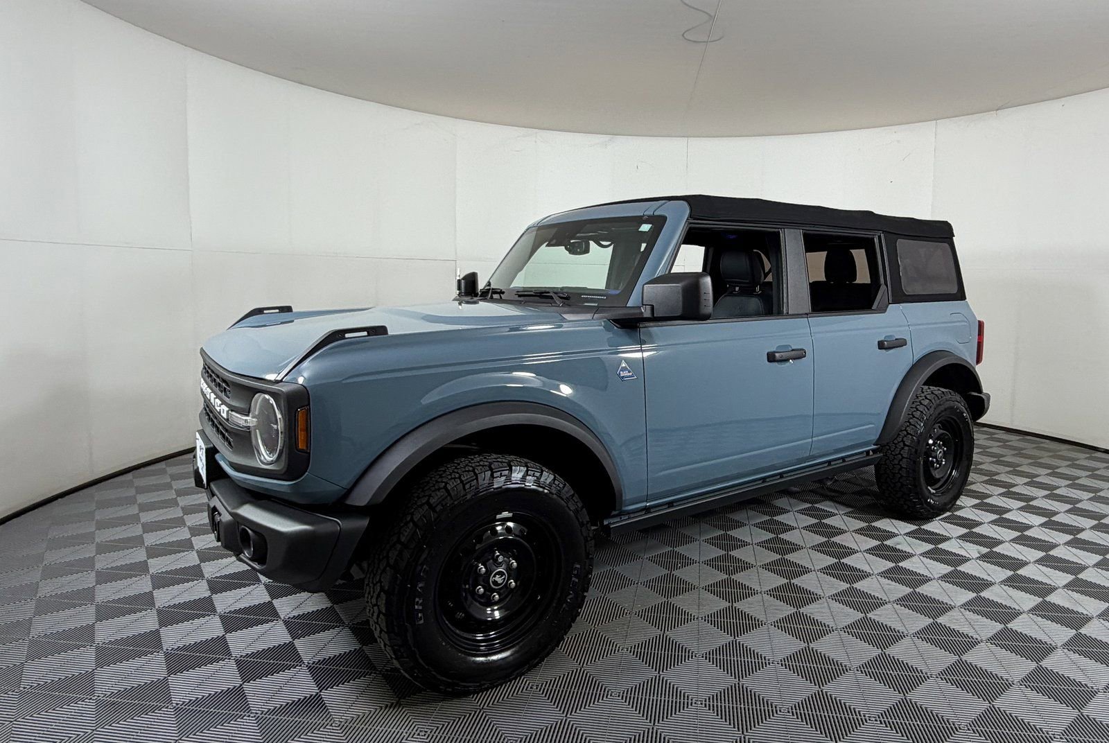 Used 2023 Ford Bronco Black Diamond image 2