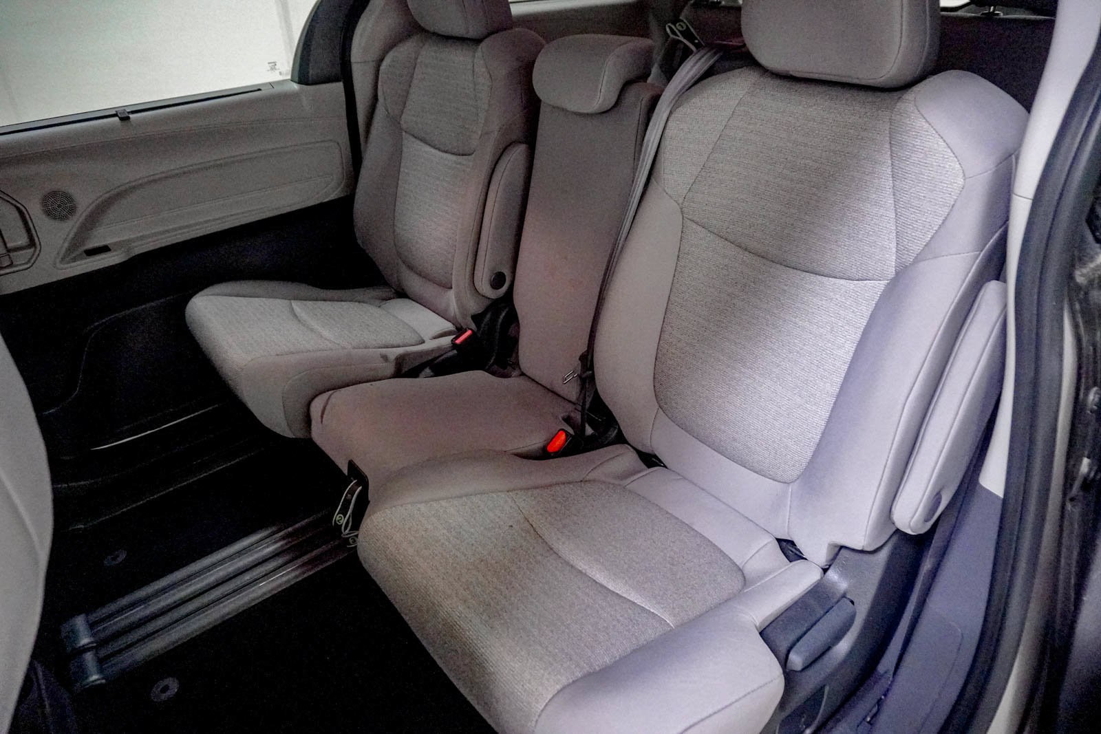 Used 2024 Toyota Sienna LE FWD image 35