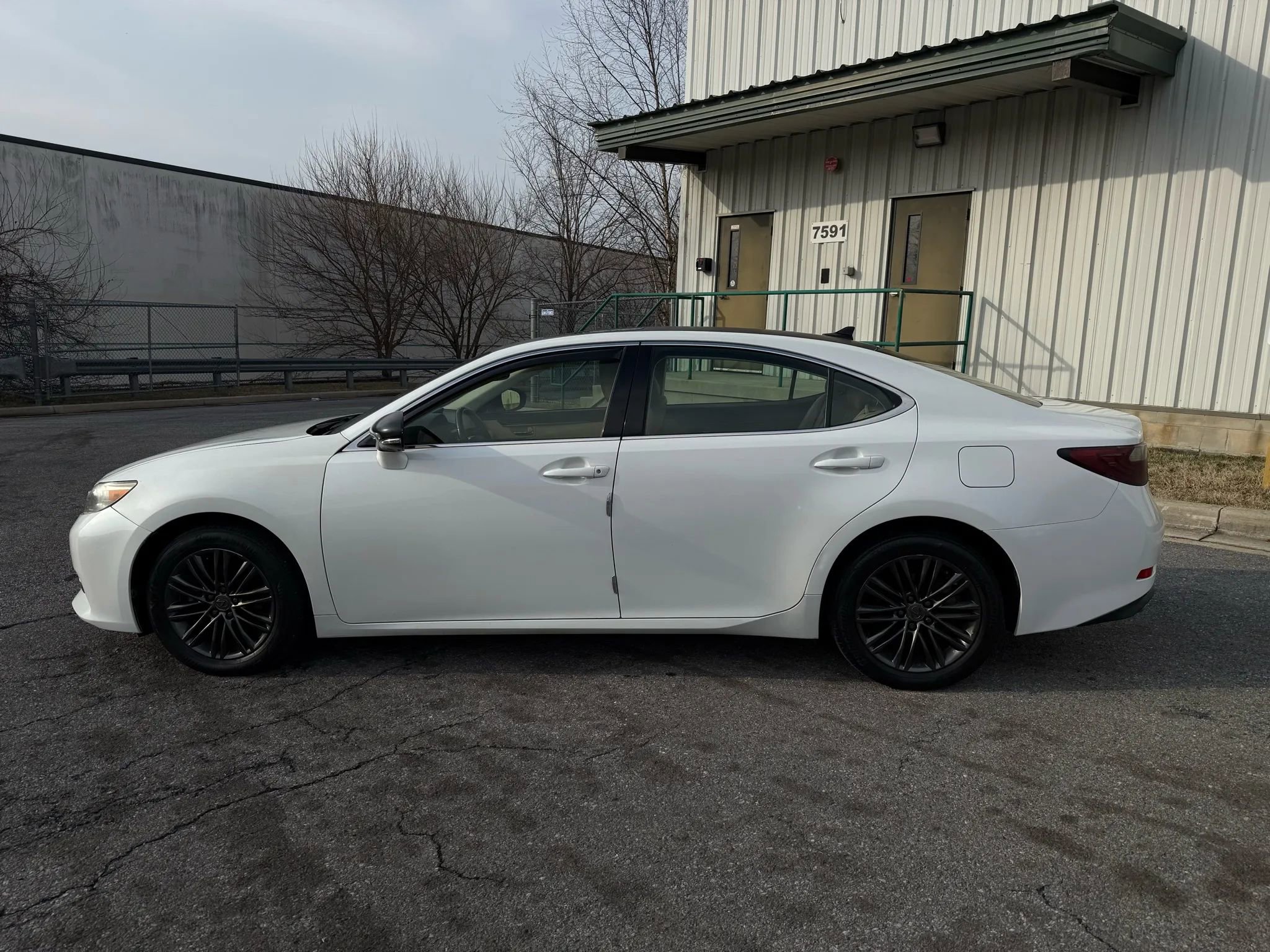 Used 2013 Lexus ES 350 w/ Luxury Pkg image 7