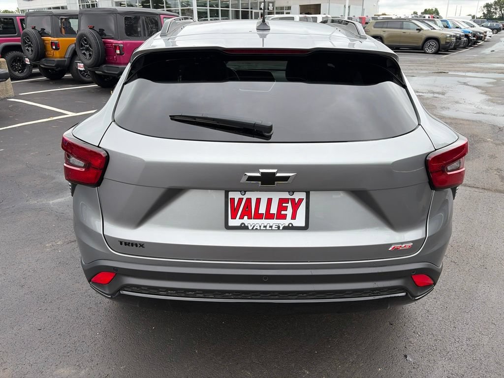 Used 2025 Chevrolet Trax RS w/ Driver Confidence Package FWD image 7