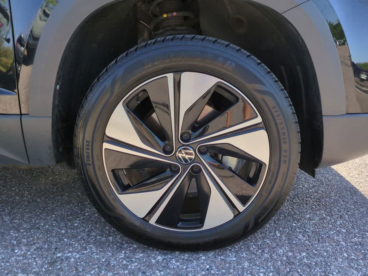 Used 2025 Volkswagen Taos SE AWD/4WD image 11