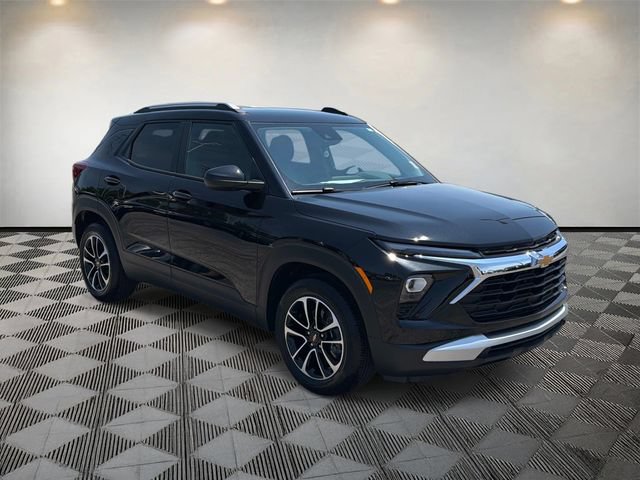 Used 2026 Chevrolet TrailBlazer LT w/ Convenience Package FWD image 3