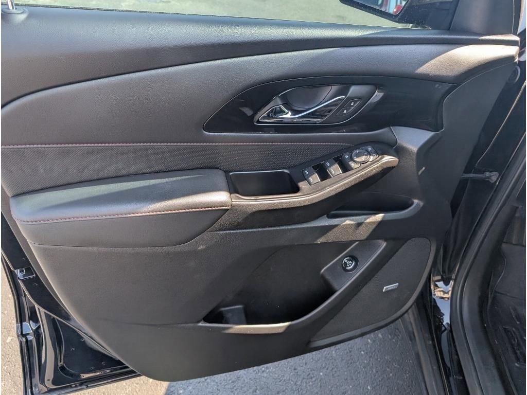 Used 2023 Chevrolet Traverse RS image 15