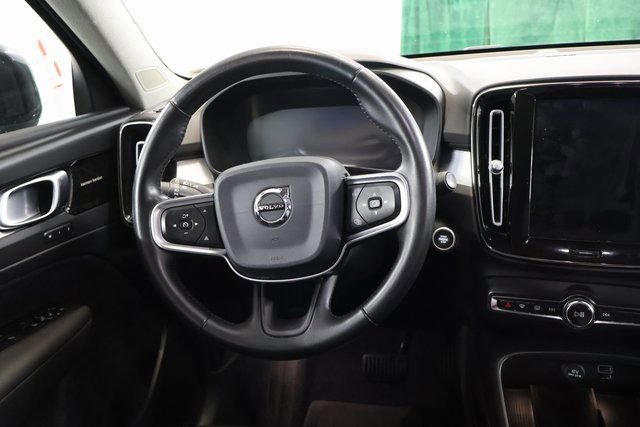 Used 2020 Volvo XC40 T5 Momentum w/ Protection Package image 14