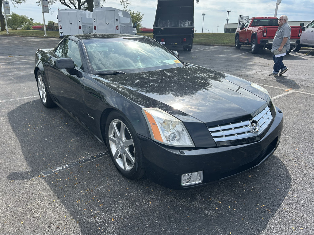Used 2007 Cadillac XLR RWD image 3