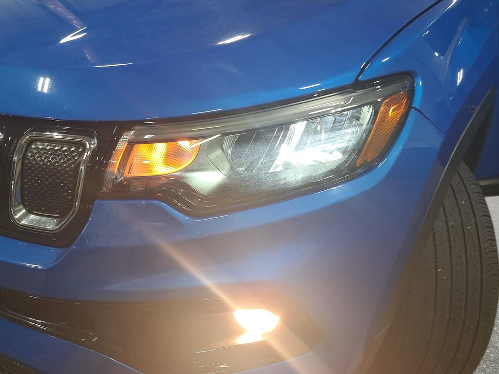 Certified 2022 Jeep Compass Limited image 32