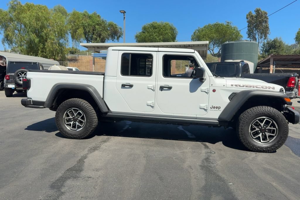Used 2025 Jeep Gladiator Rubicon w/ Convenience Group AWD/4WD image 4