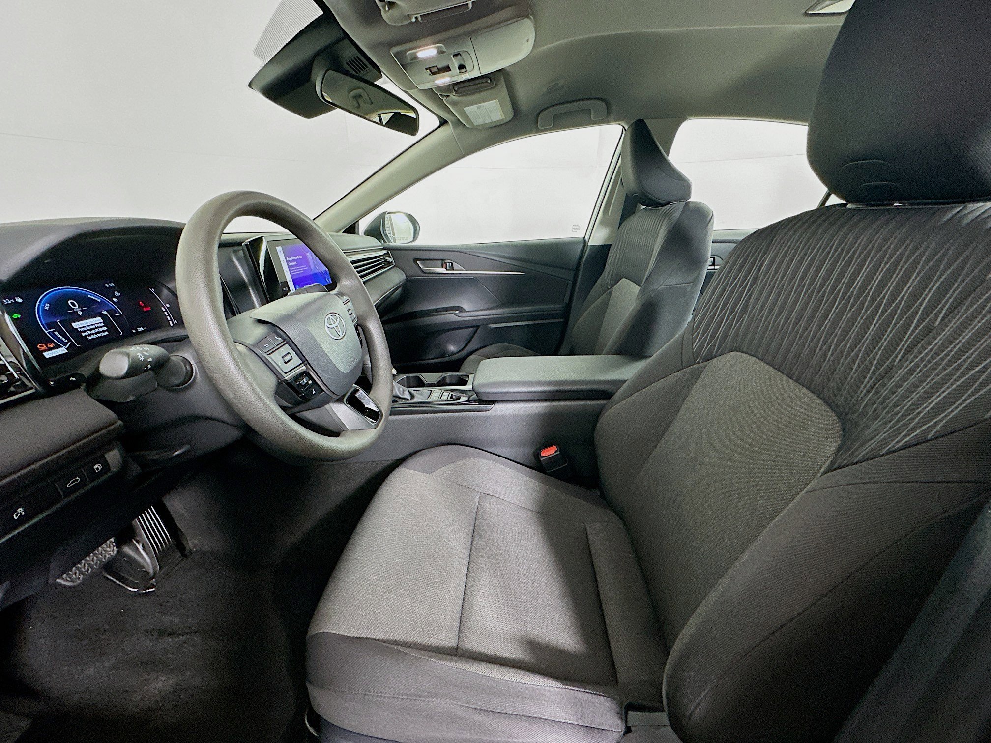 Used 2025 Toyota Camry LE image 13