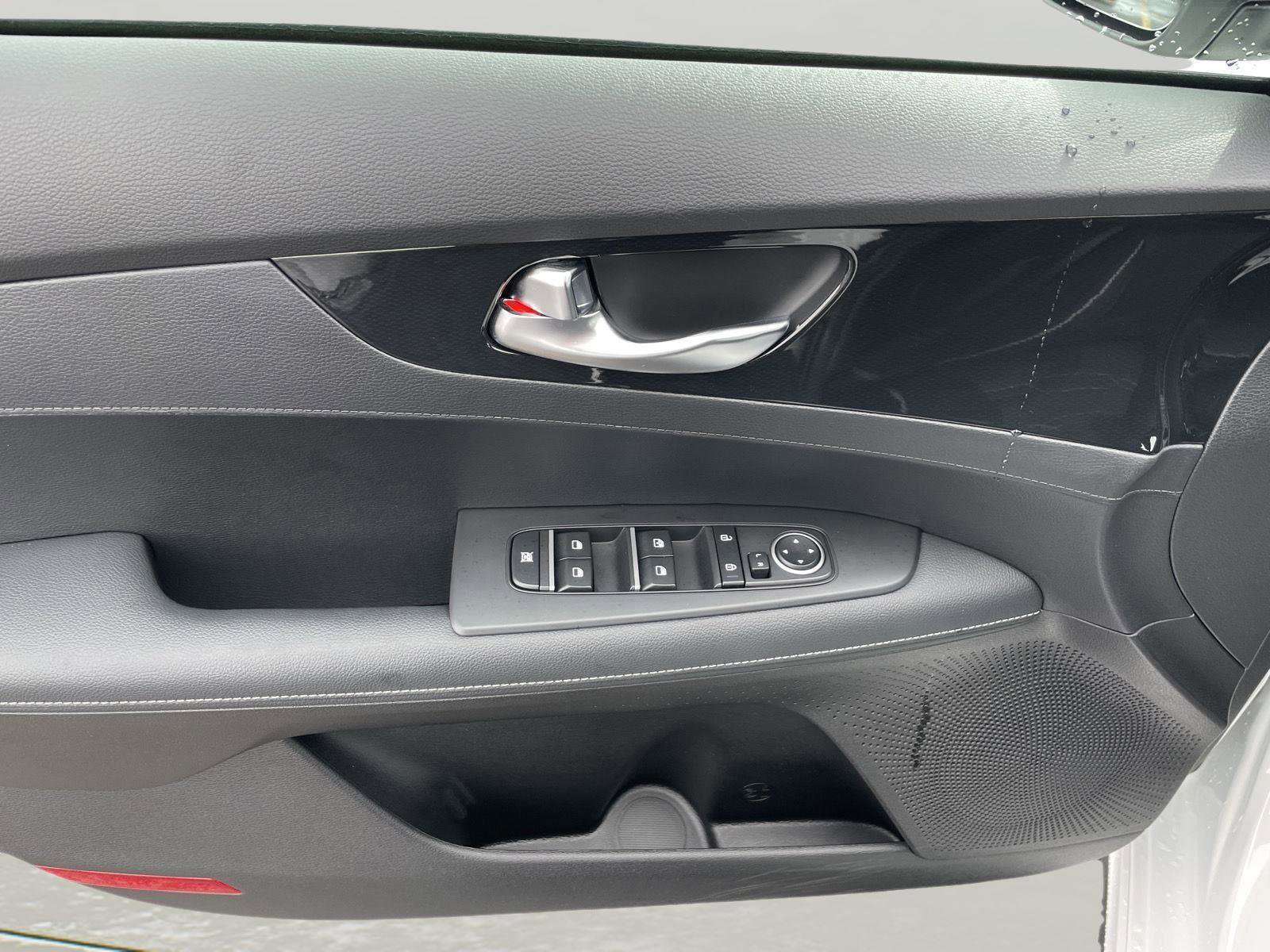 Used 2023 Kia Forte GT-Line image 21