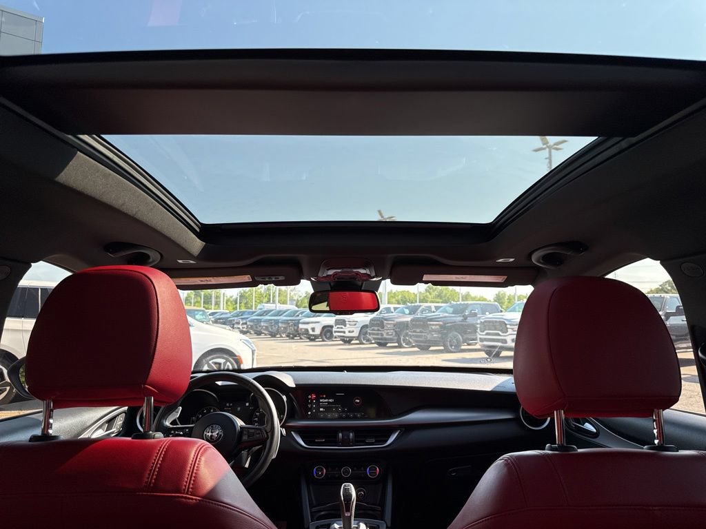 Used 2022 Alfa Romeo Stelvio Veloce AWD/4WD image 42