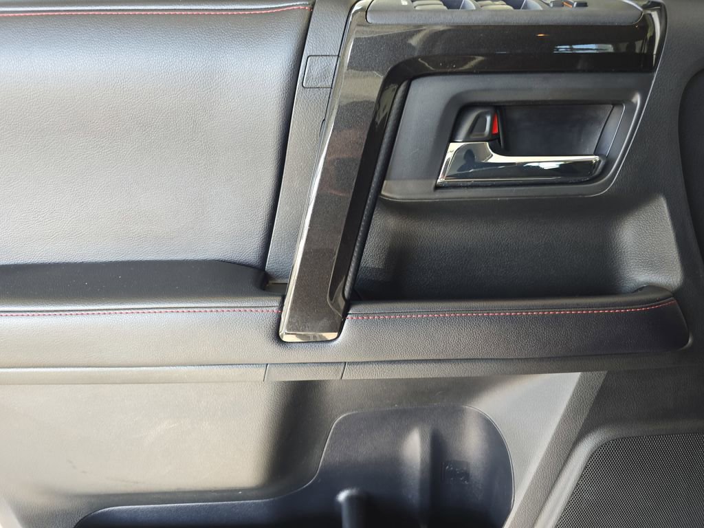 Used 2018 Toyota 4Runner TRD Off-Road image 28