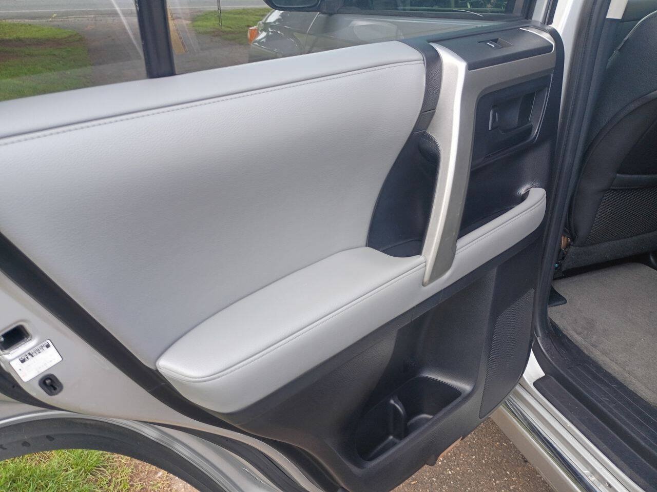 Used 2010 Toyota 4Runner SR5 w/ Premium Pkg w/Leather AWD/4WD image 19