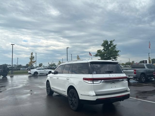 Used 2024 Lincoln Navigator Reserve AWD/4WD image 4