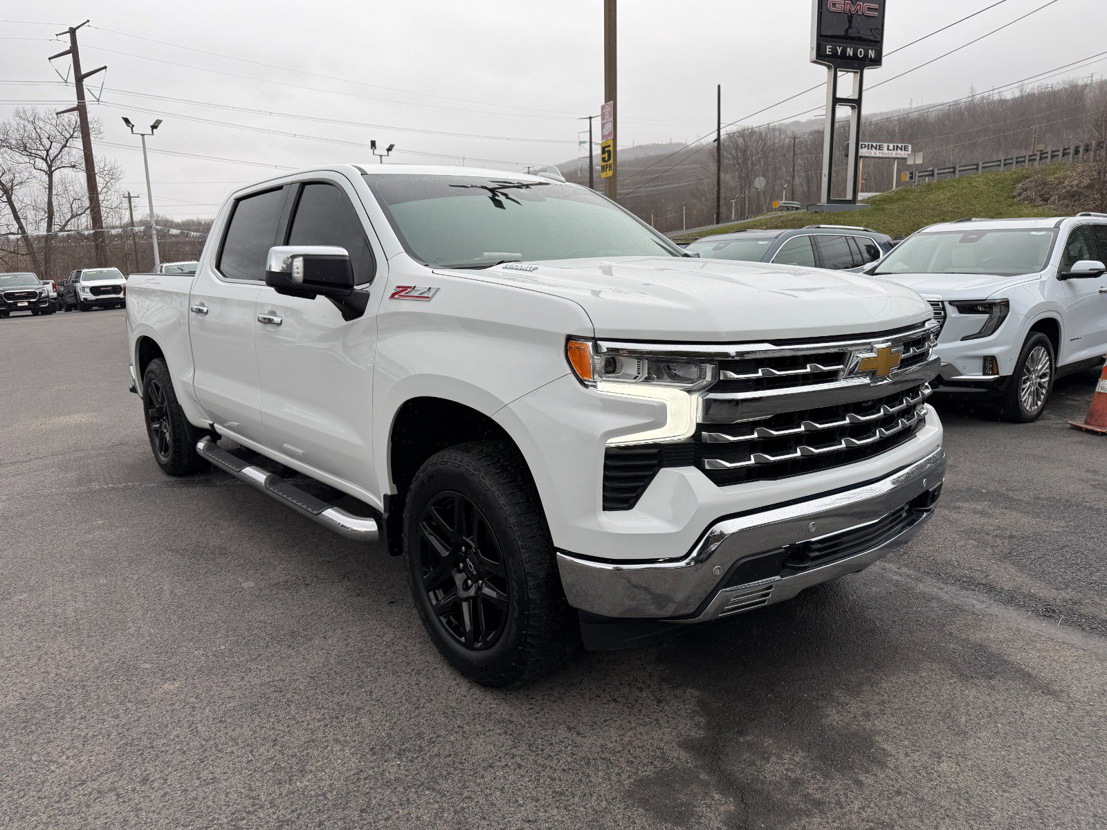 Used 2022 Chevrolet Silverado 1500 LTZ w/ LTZ Premium Package image 7