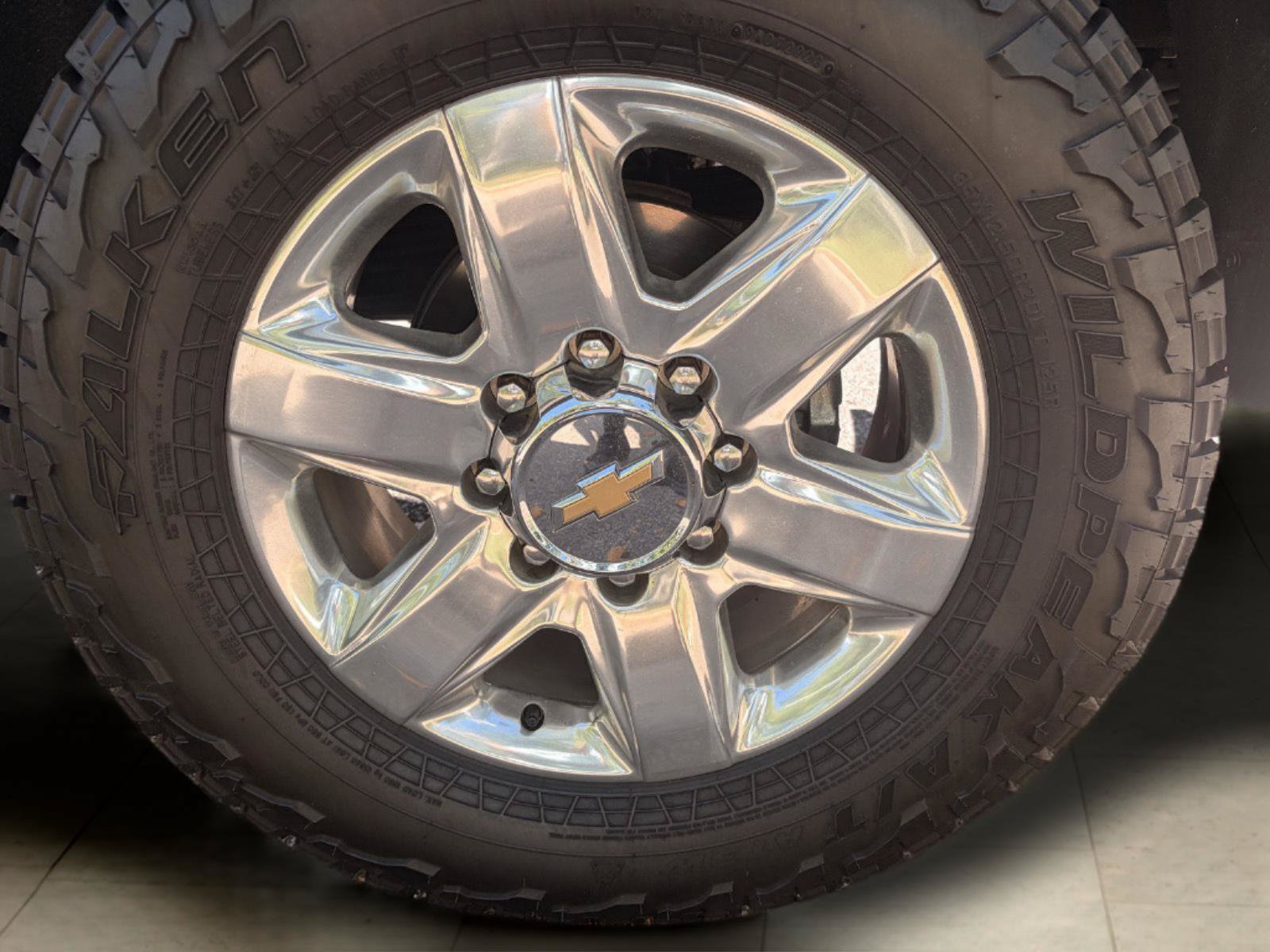 Used 2022 Chevrolet Silverado 2500 LTZ AWD/4WD image 11