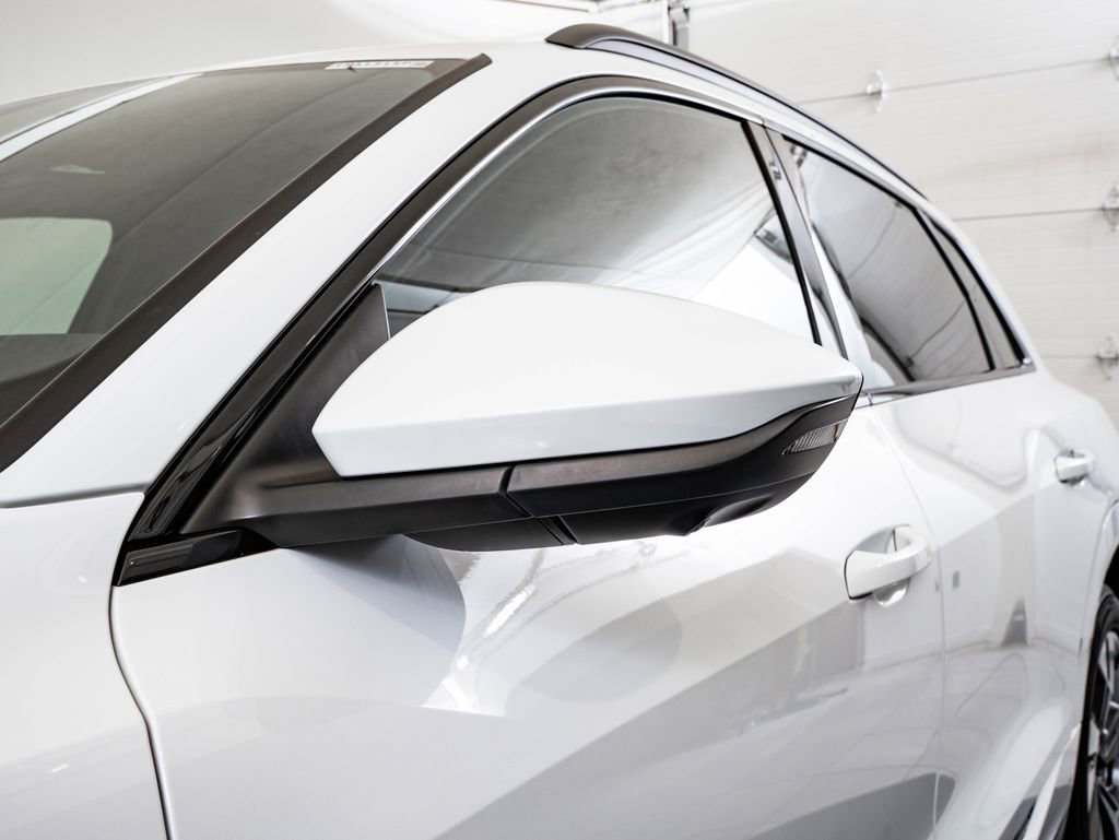 Used 2021 Audi e-tron Premium w/ Convenience Plus Package AWD/4WD image 17