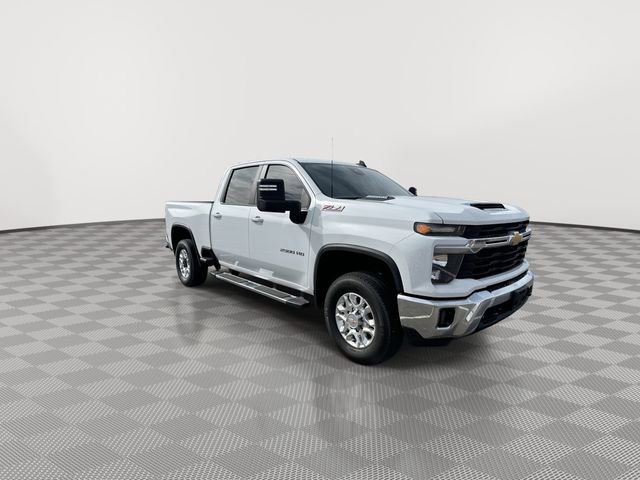Used 2025 Chevrolet Silverado 2500 LT image 2