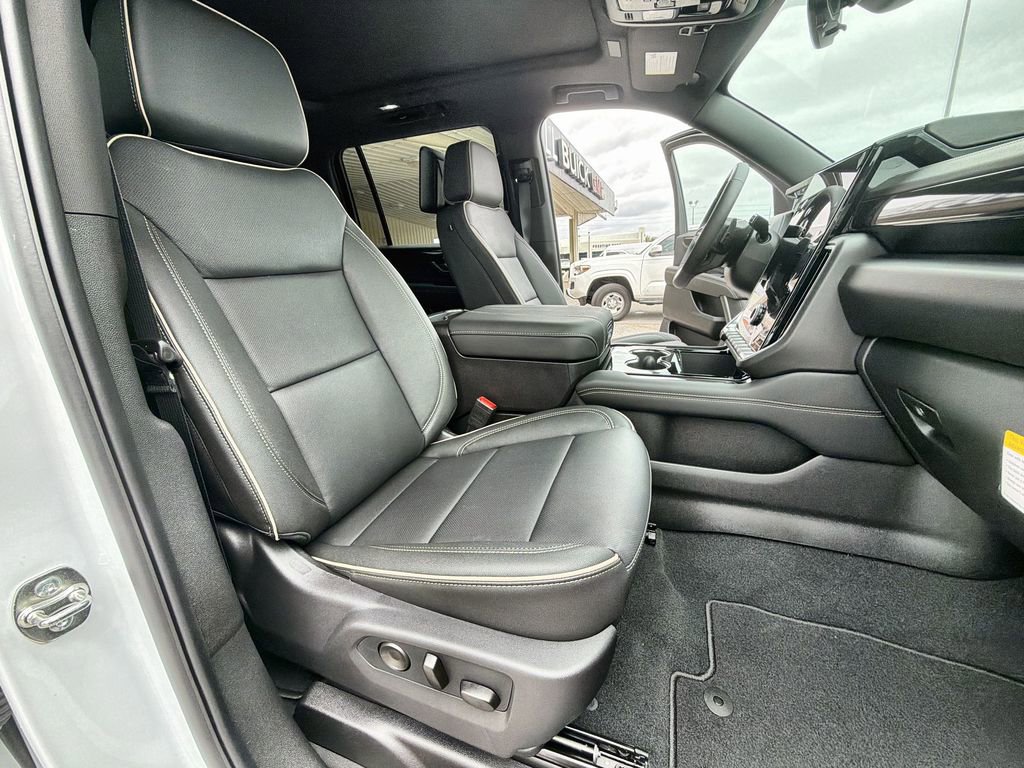 New 2026 GMC Yukon XL Elevation w/ Elevation Premium Package RWD image 16