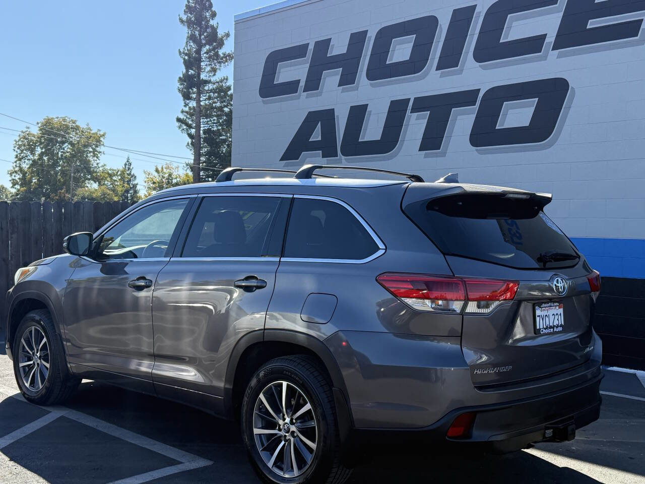 Used 2017 Toyota Highlander XLE image 27