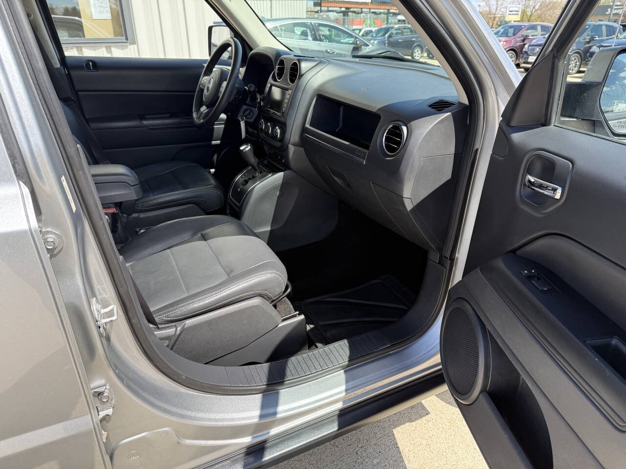 Used 2015 Jeep Patriot High Altitude AWD/4WD image 11