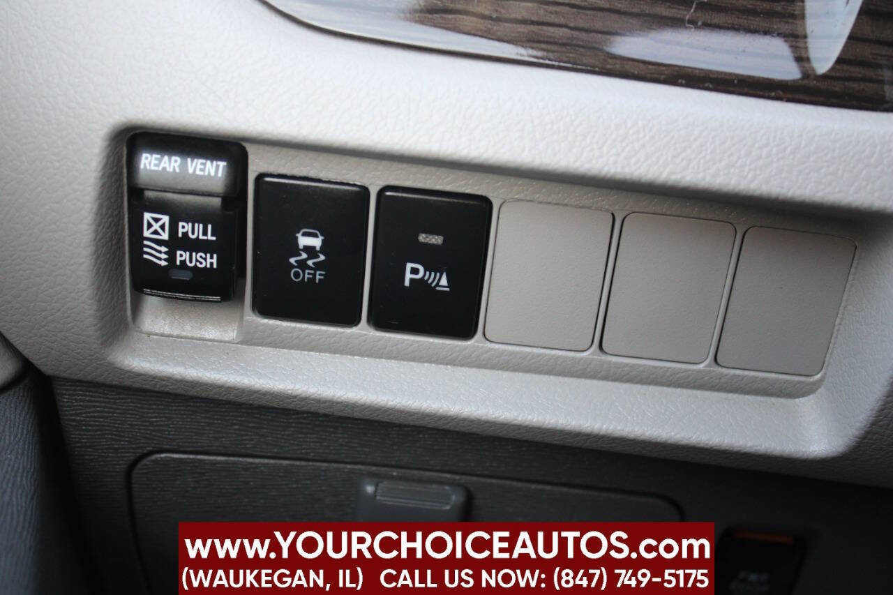 Used 2018 Toyota Sienna XLE w/ XLE Navigation Package FWD image 27