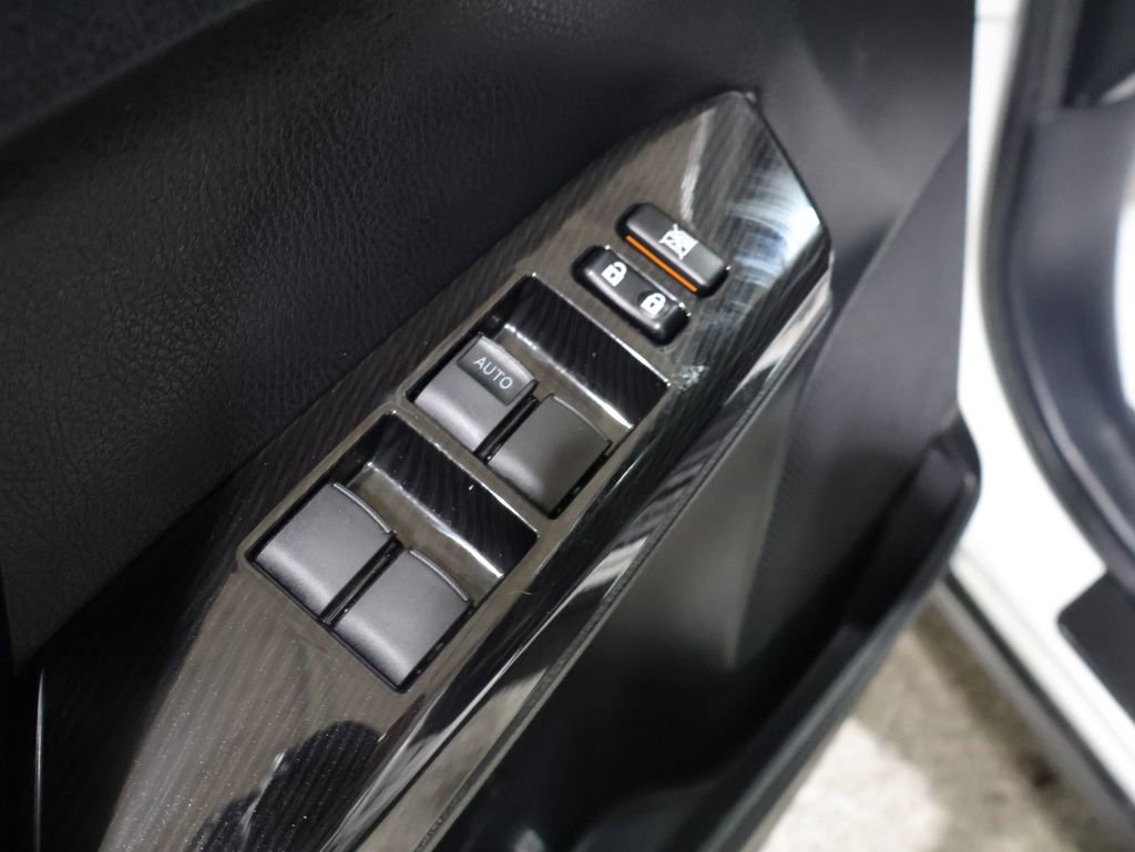 Used 2018 Toyota RAV4 SE w/ Power Extra Value Package image 12