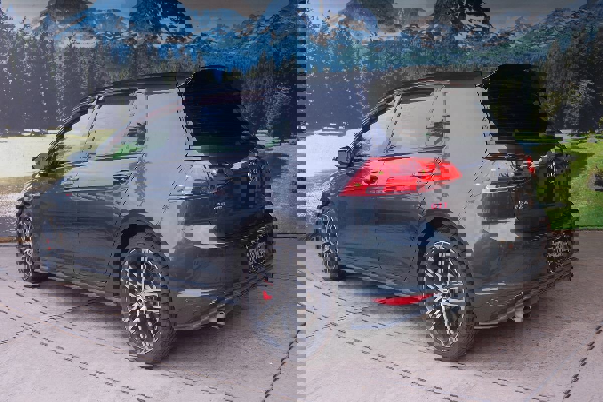 Used 2017 Volkswagen GTI Sport image 4