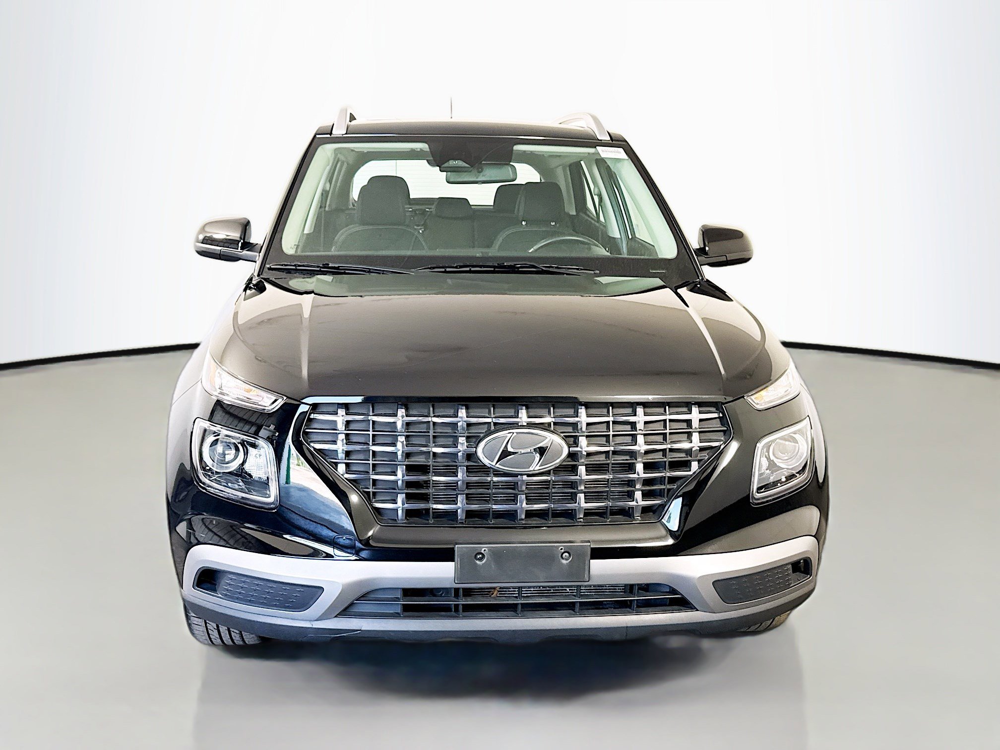Used 2024 Hyundai Venue SEL FWD image 2