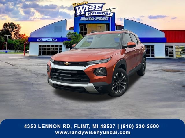 Used 2023 Chevrolet TrailBlazer LT w/ Convenience Package AWD/4WD image 2