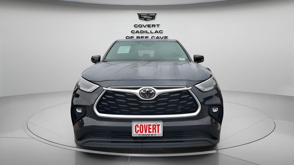 Used 2025 Toyota Highlander LE image 2