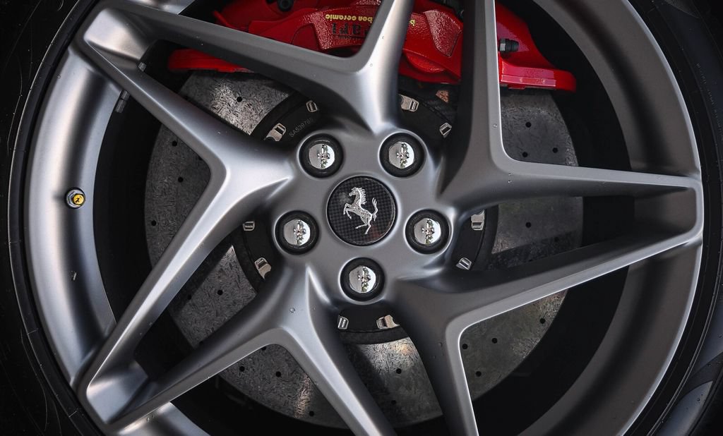 Used 2021 Ferrari F8 Tributo RWD image 14