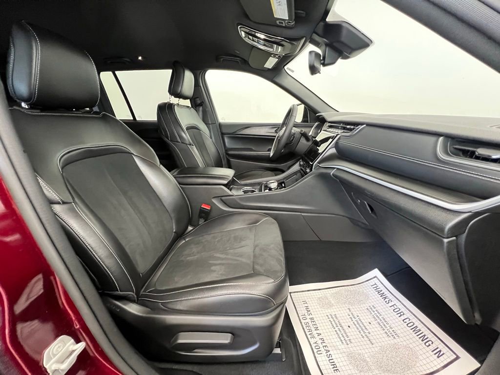 Used 2024 Jeep Grand Cherokee Altitude image 9