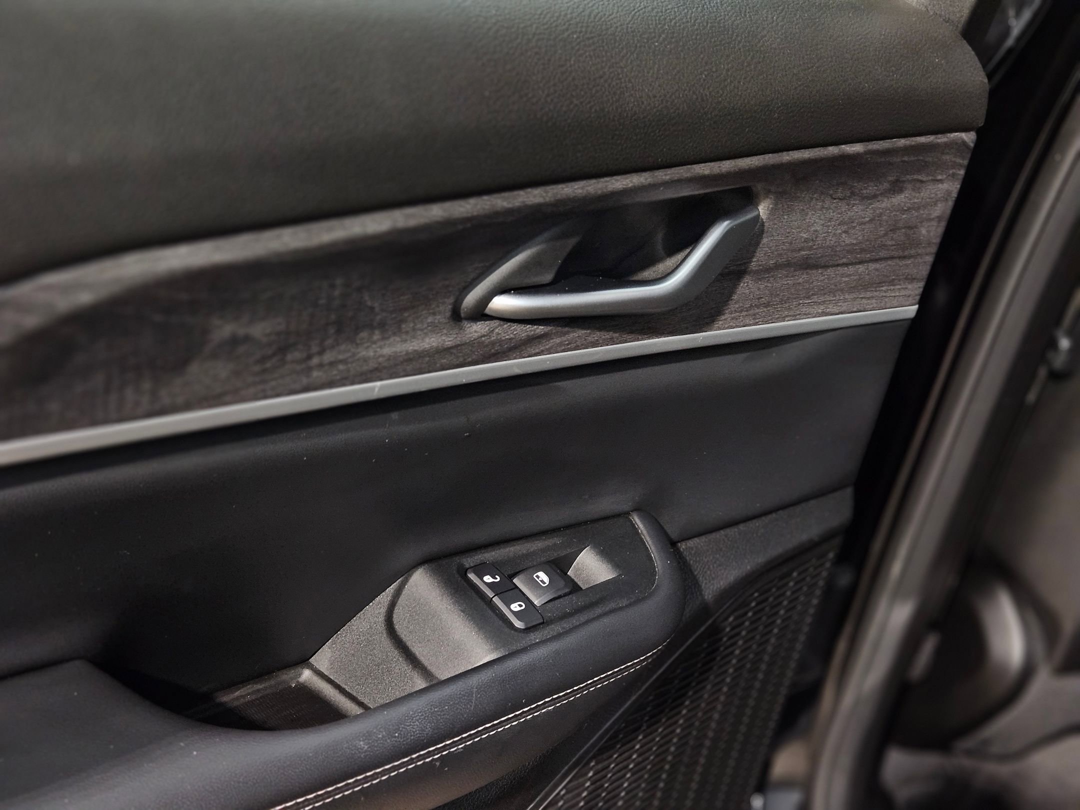 Used 2024 Jeep Grand Cherokee Limited image 36