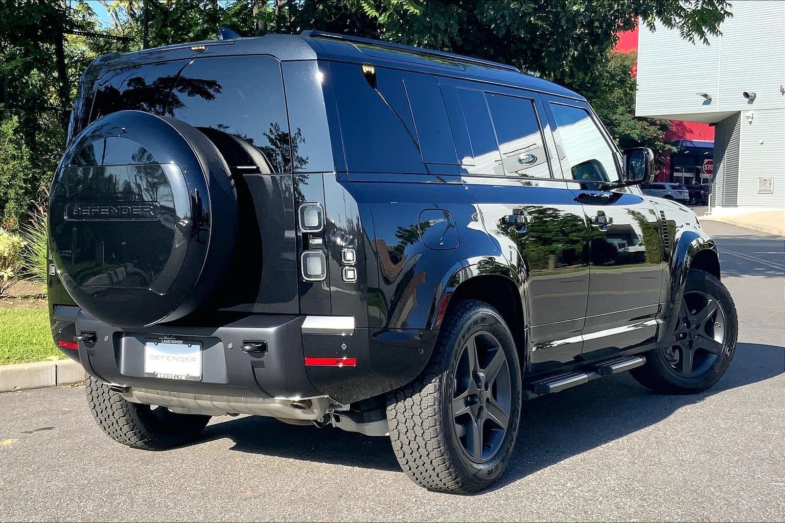 Certified 2026 Land Rover Defender 110 X-Dynamic SE AWD/4WD image 12