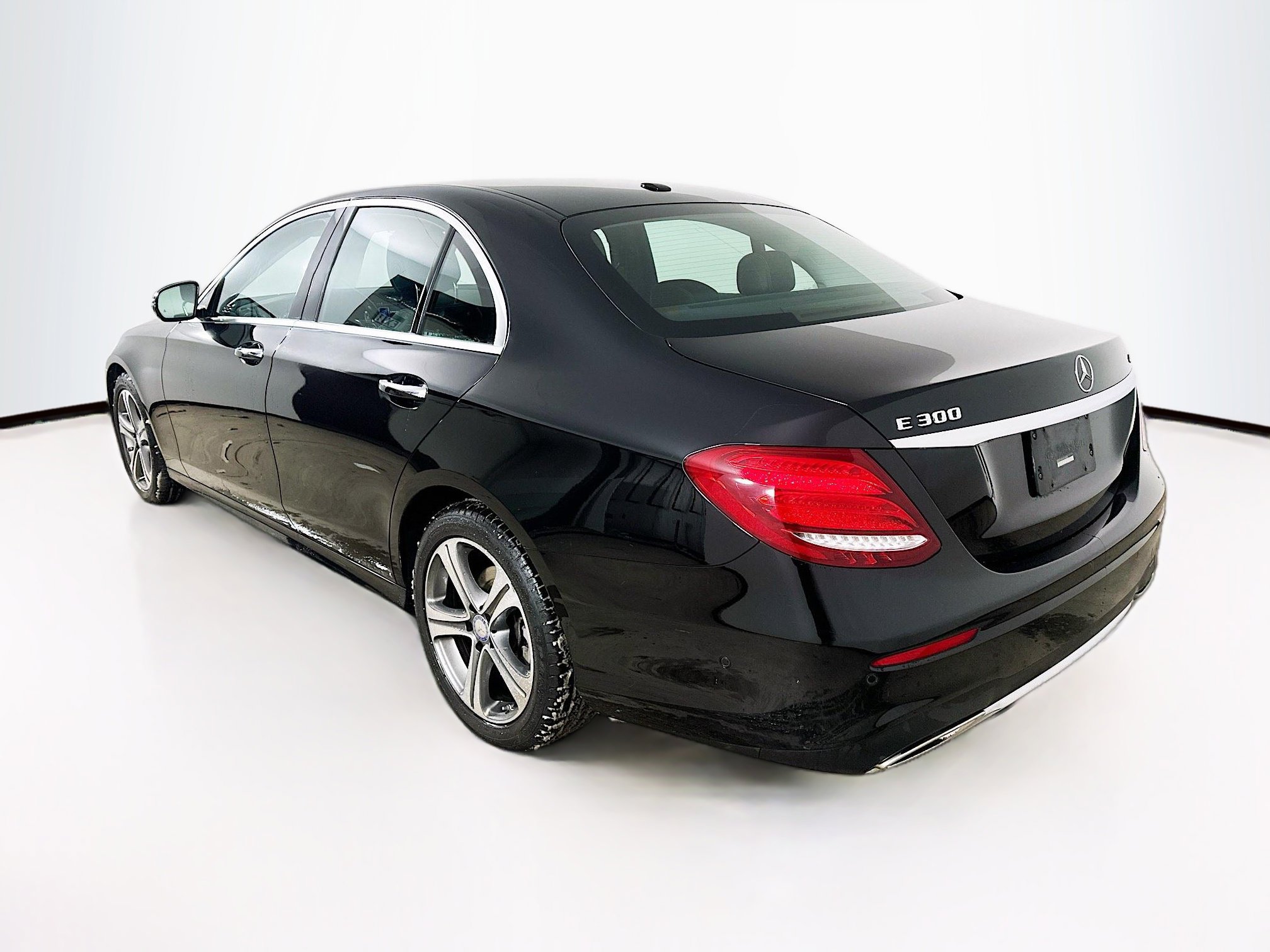 Used 2017 Mercedes-Benz E 300 4MATIC image 5