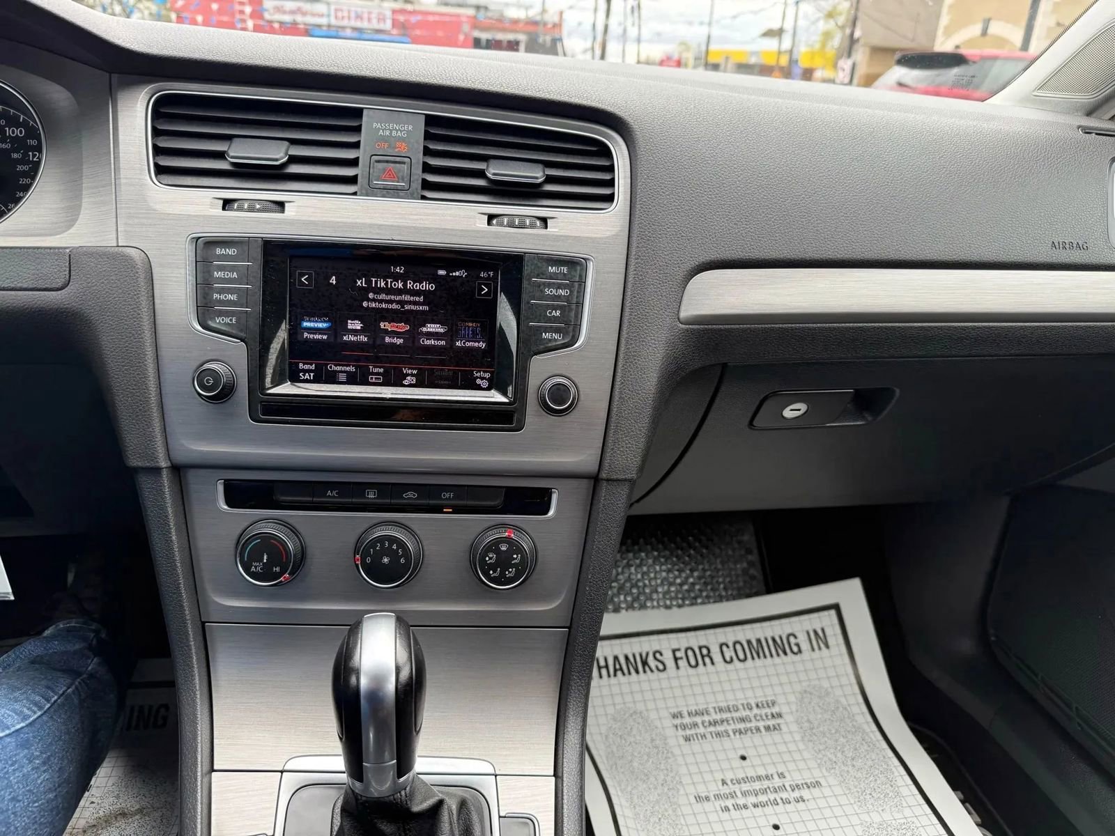 Used 2015 Volkswagen Golf S image 37