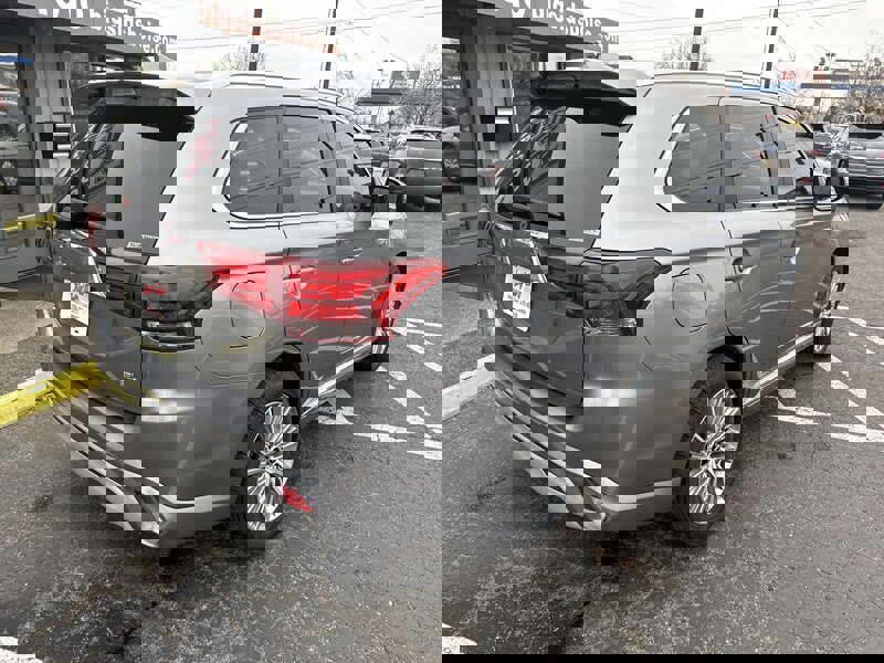 Used 2022 Mitsubishi Outlander SEL image 4