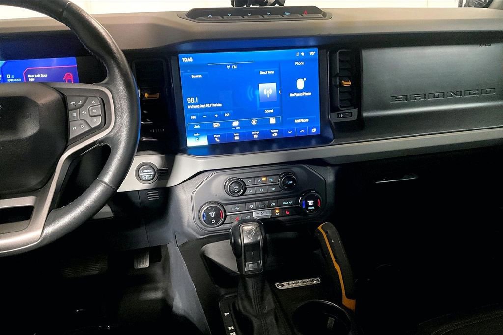 Used 2023 Ford Bronco Badlands image 6