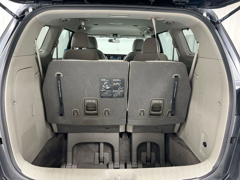 Used 2016 Kia Sedona LX w/ LX Convenience Package image 19
