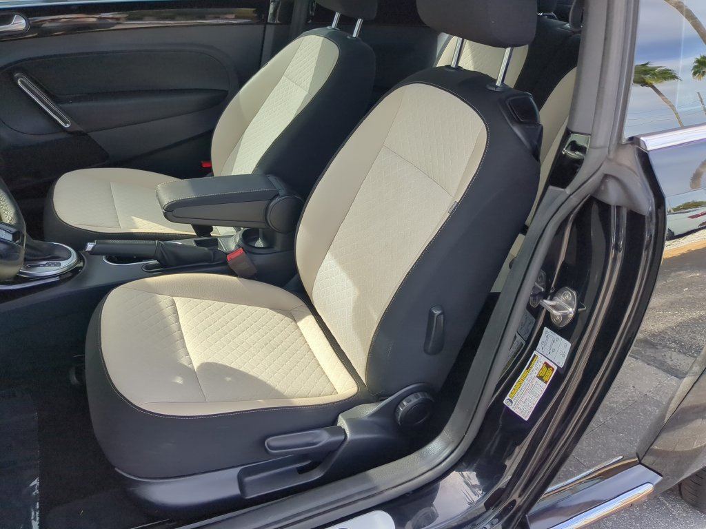 Used 2019 Volkswagen Beetle 2.0T SE FWD image 18