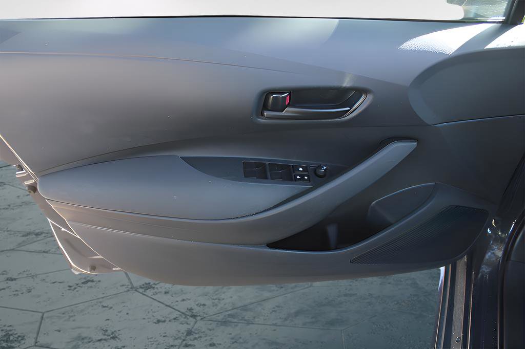 Used 2025 Toyota Corolla LE image 32