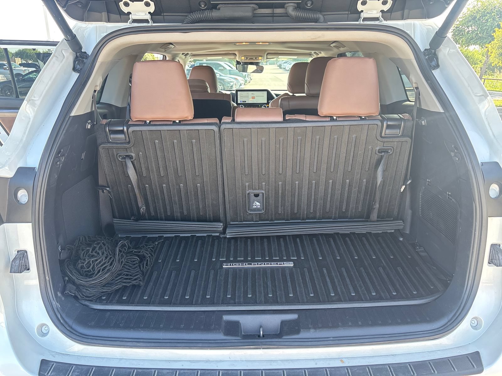 Used 2025 Toyota Highlander Limited AWD/4WD image 18