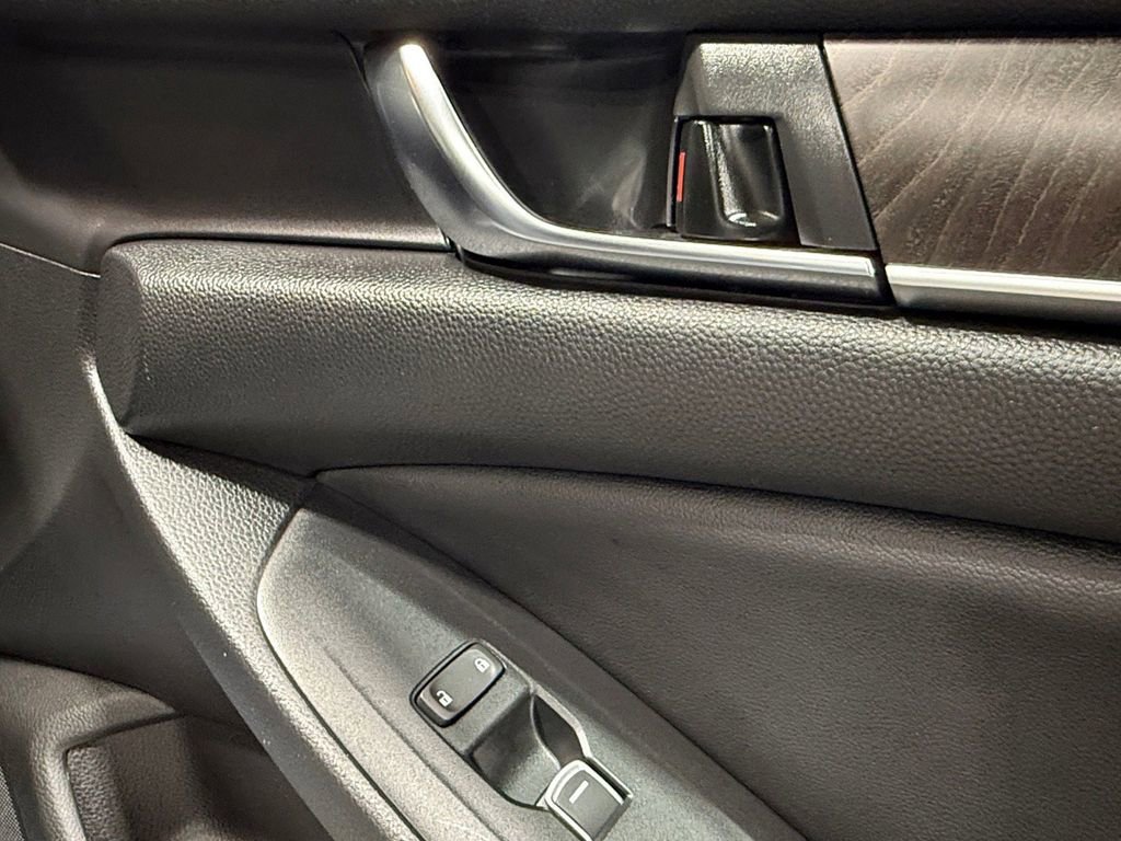 Used 2022 Honda Accord Touring image 12