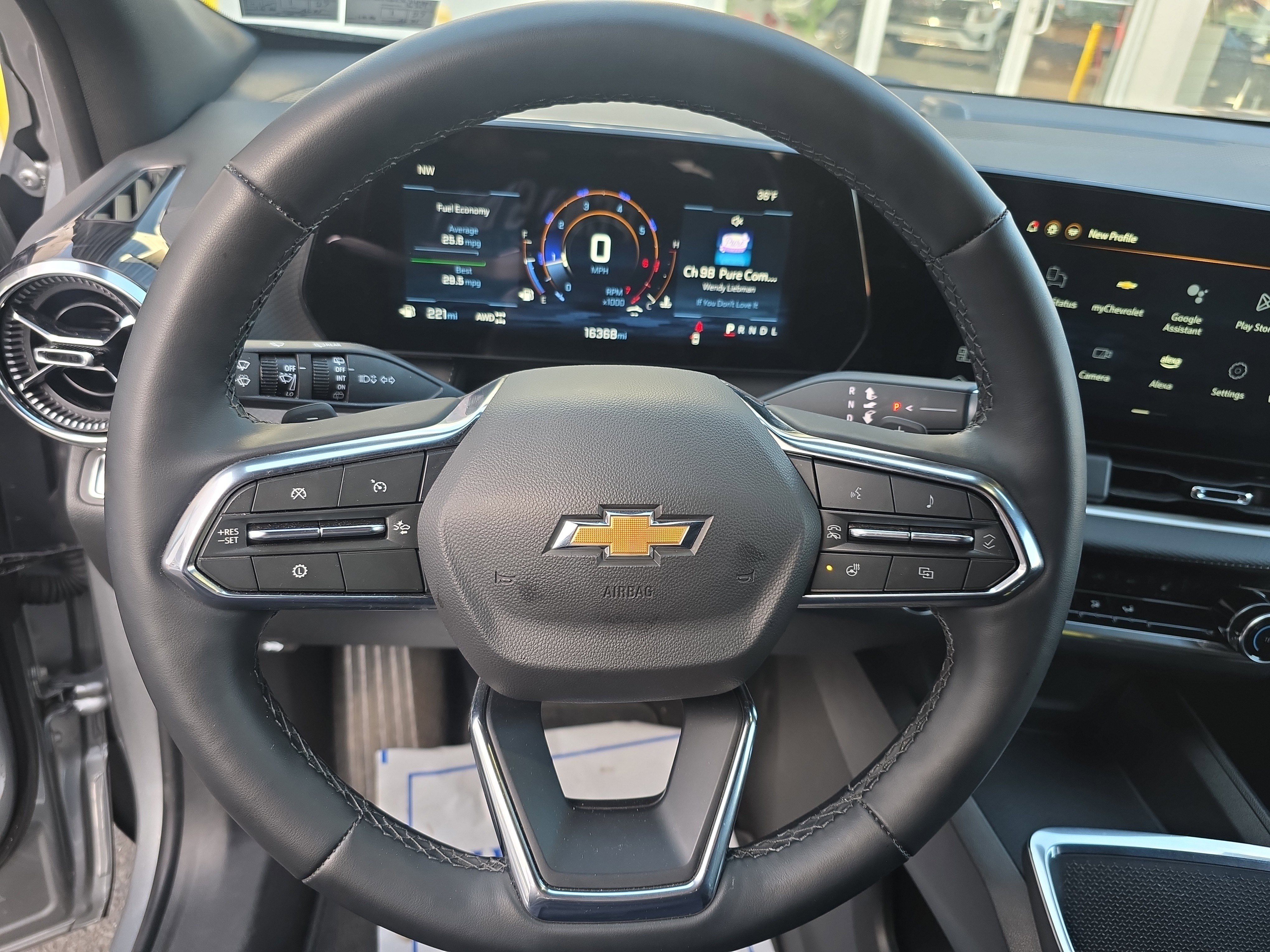 Used 2025 Chevrolet Equinox LT image 18